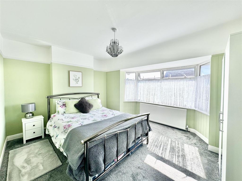 Property photo 2 of 25