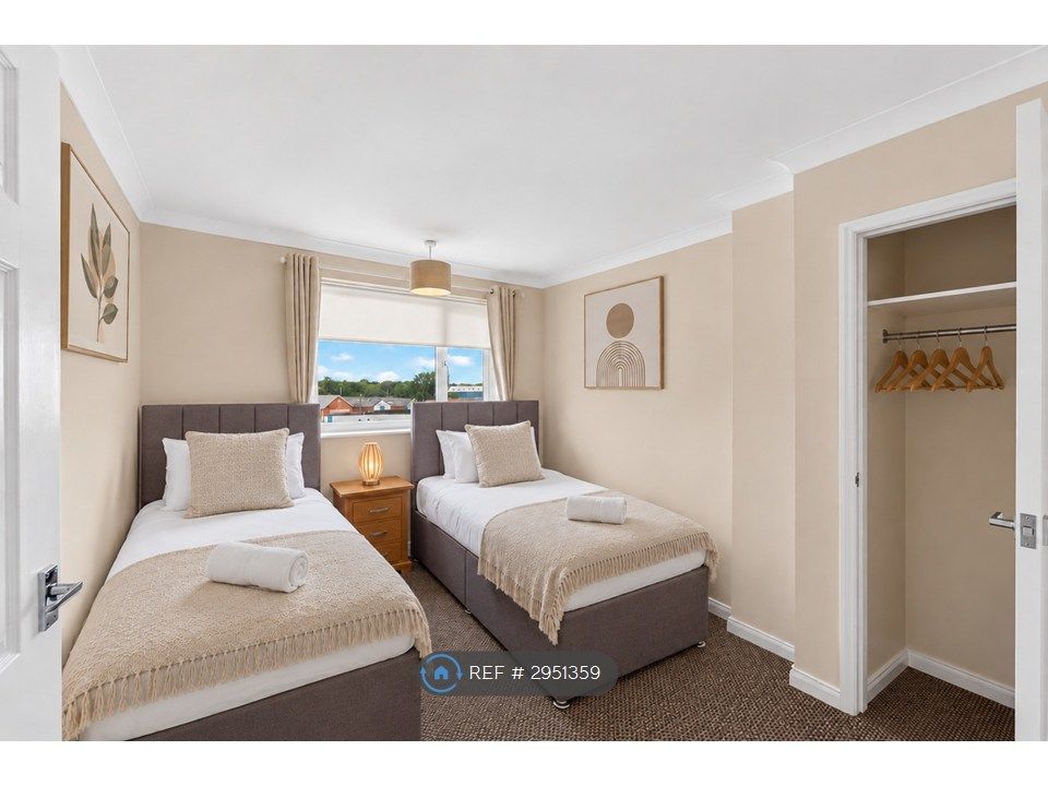 Property photo 3 of 35