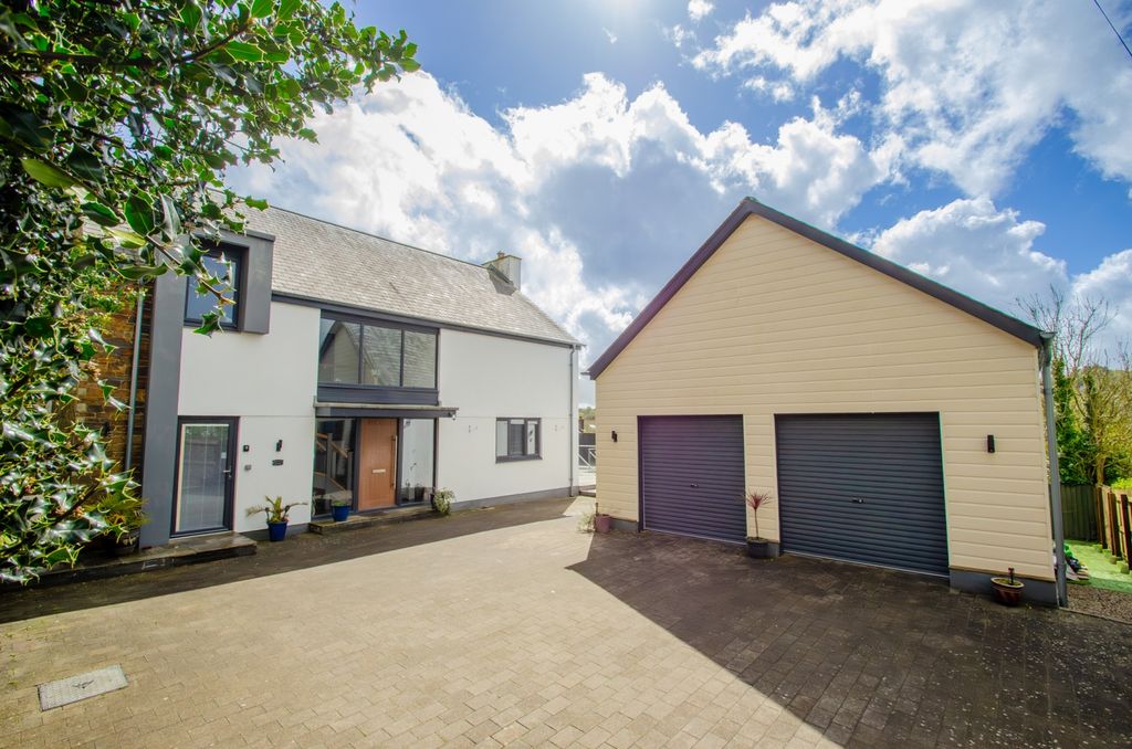 Property photo 1 of 23 Bolyen House  Tps 01208 74182