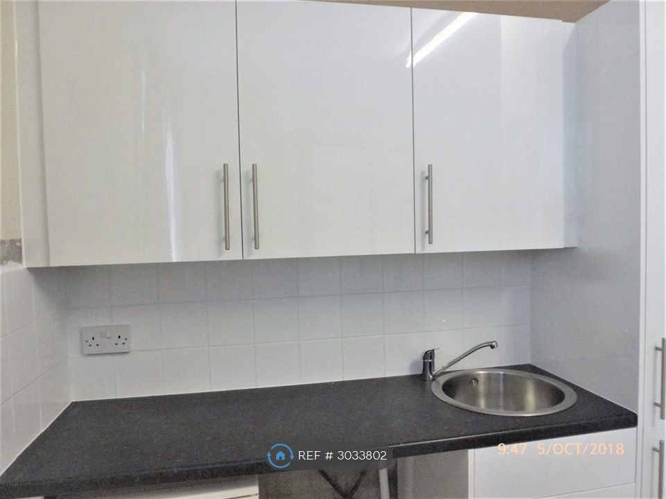 Property photo 1 of 12 Kitchinette