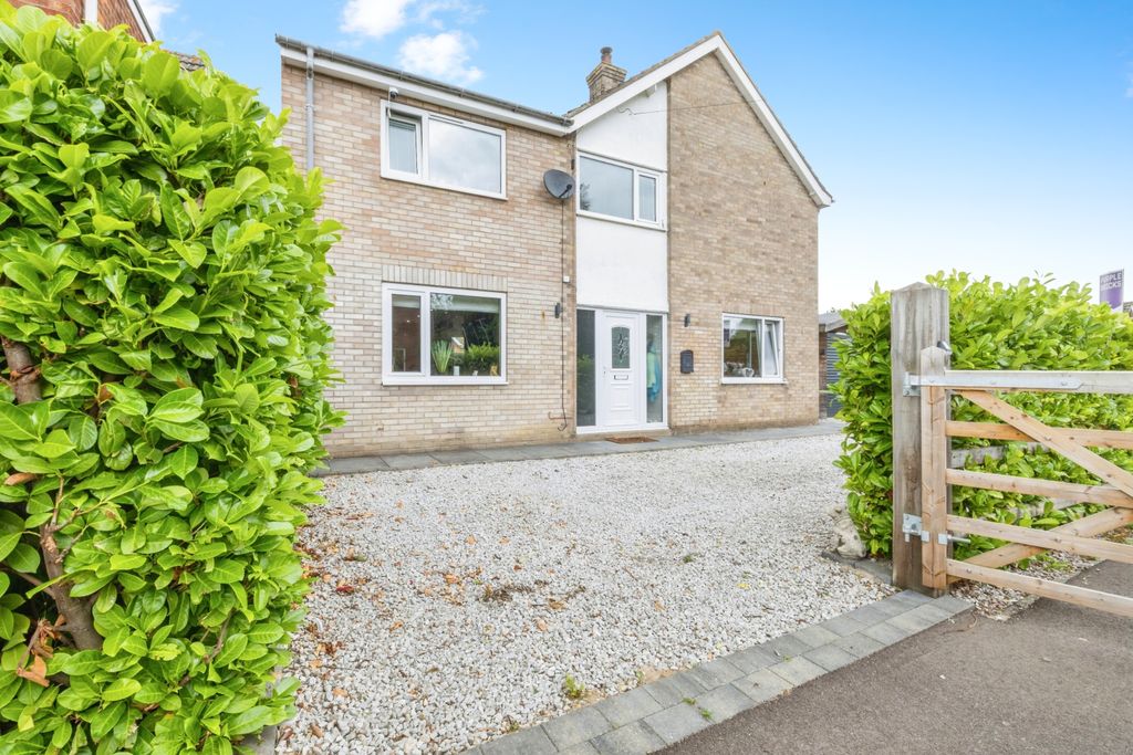 Property photo 2 of 31