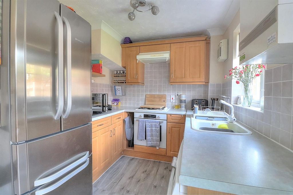 Property photo 3 of 10 Celandine Close 5 Kitch.Jpg