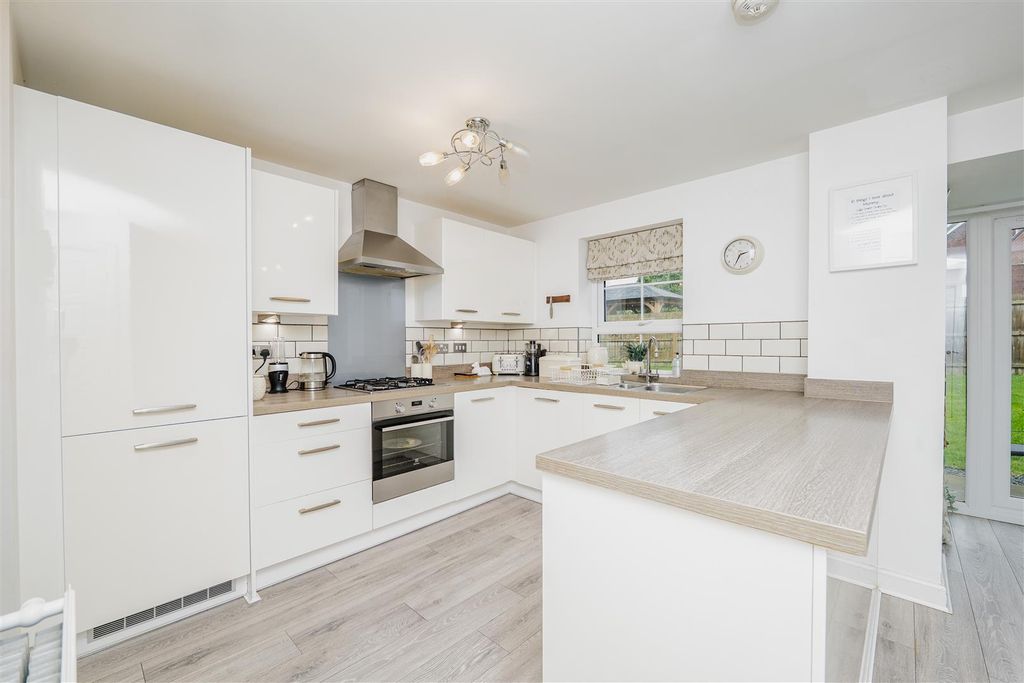 Property photo 3 of 36 Kitchen/Diner