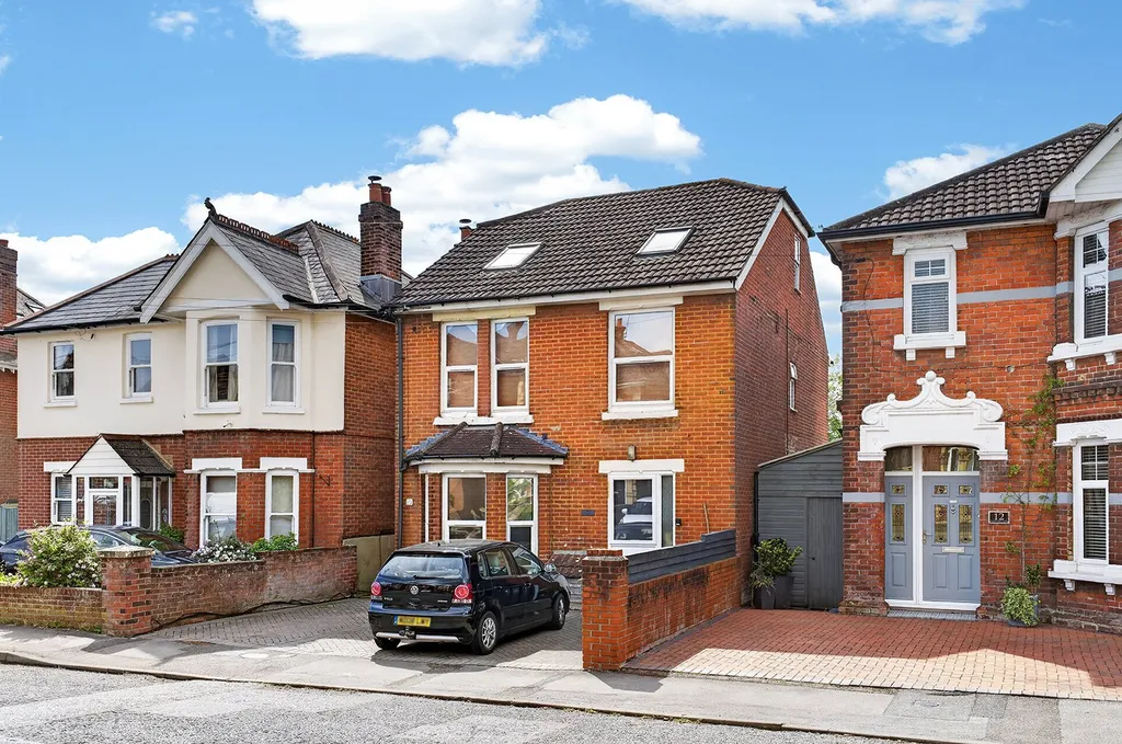 Apartment in Southampton, Bitterne Park - View 3