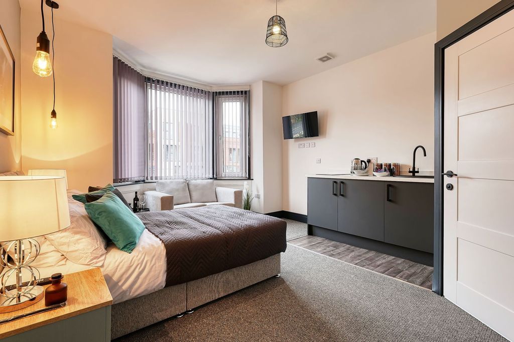 Property photo 2 of 53