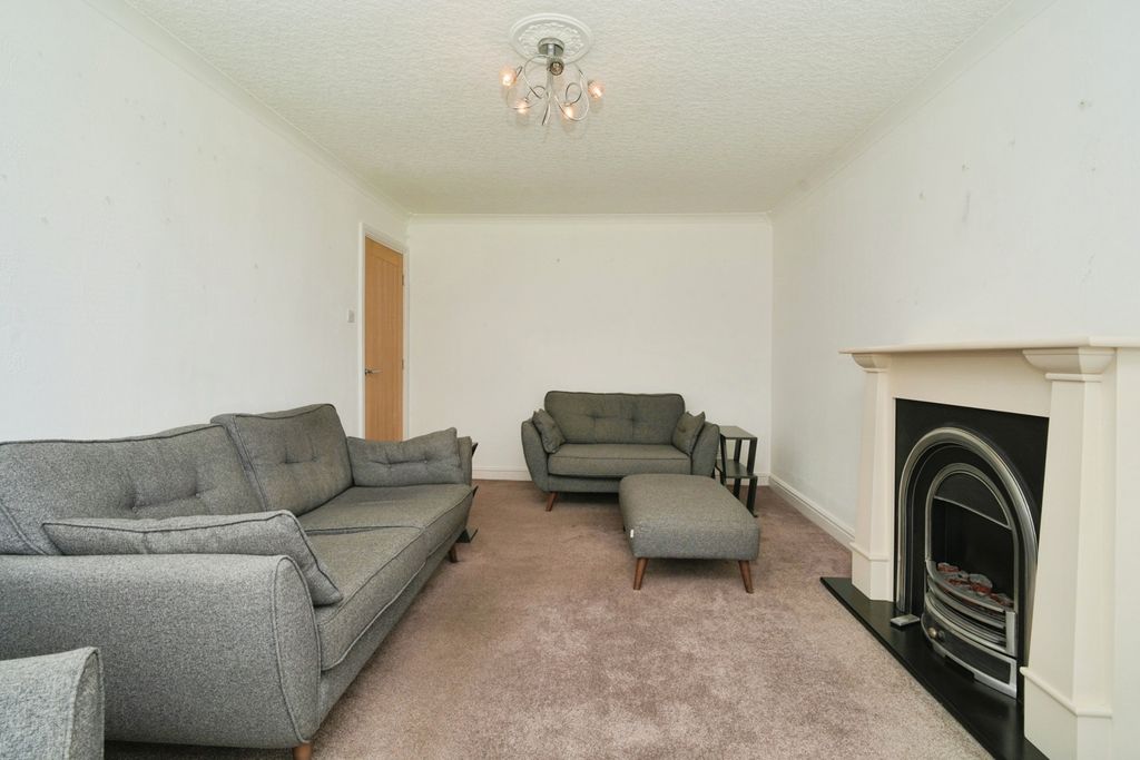 Property photo 2 of 17 Photo