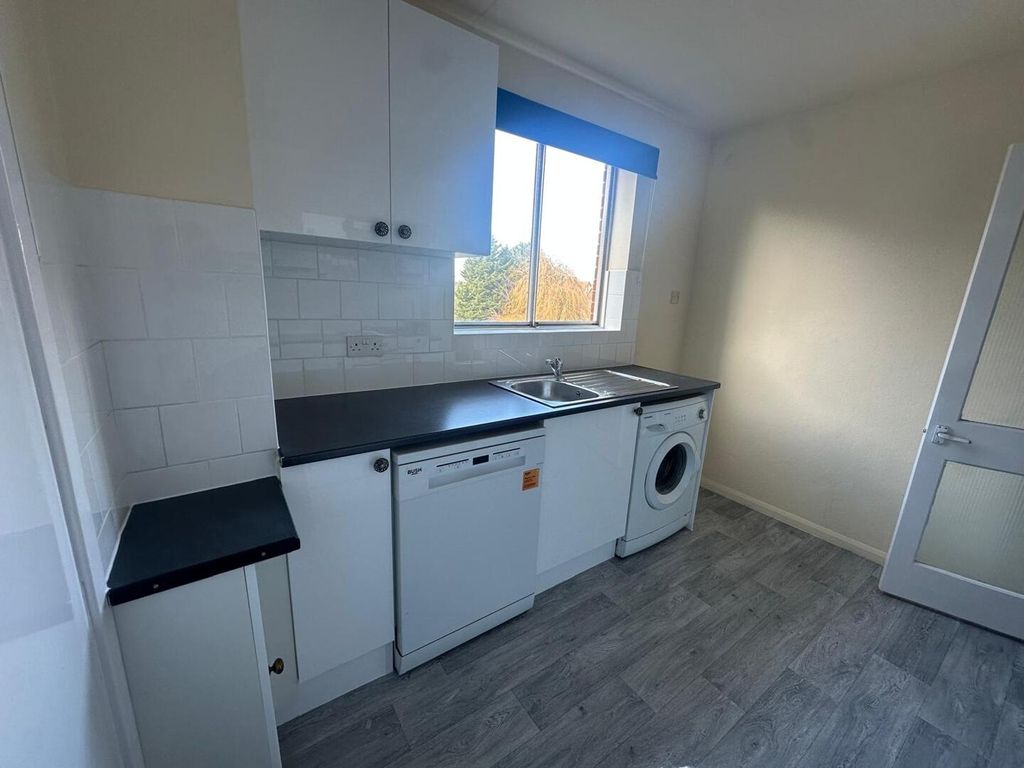 Property photo 3 of 12 Kitchen