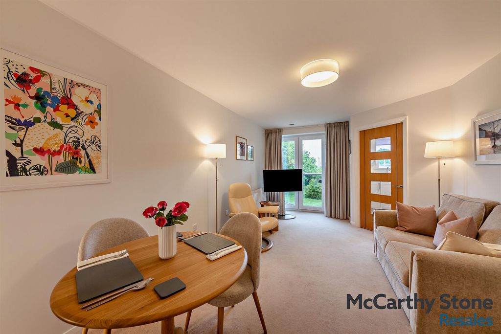Property photo 3 of 33 8692905-Interior16-800.Jpg
