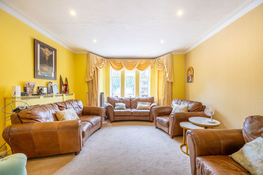Property photo 2 of 19