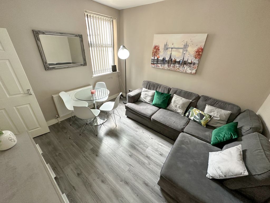 Property photo 2 of 11 9