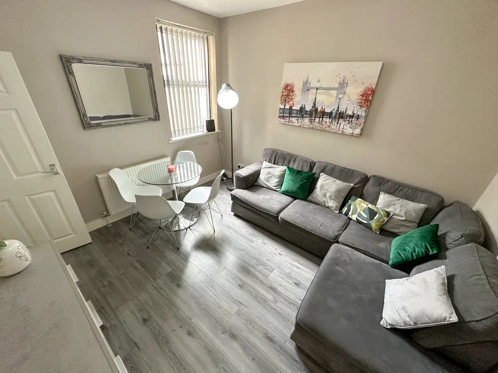 Apartment in Liverpool, Kensington Fields, Edge Hill - More