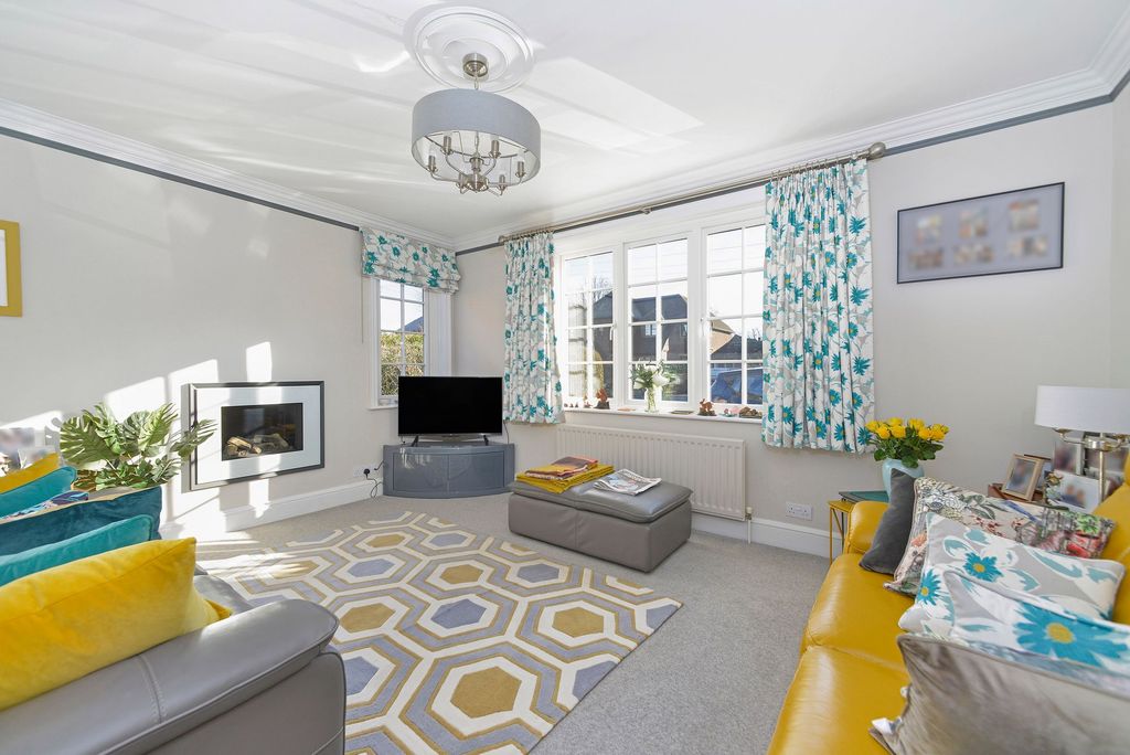 Property photo 2 of 20