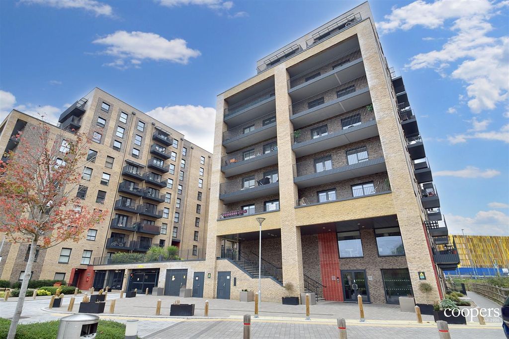 Property photo 1 of 7 External