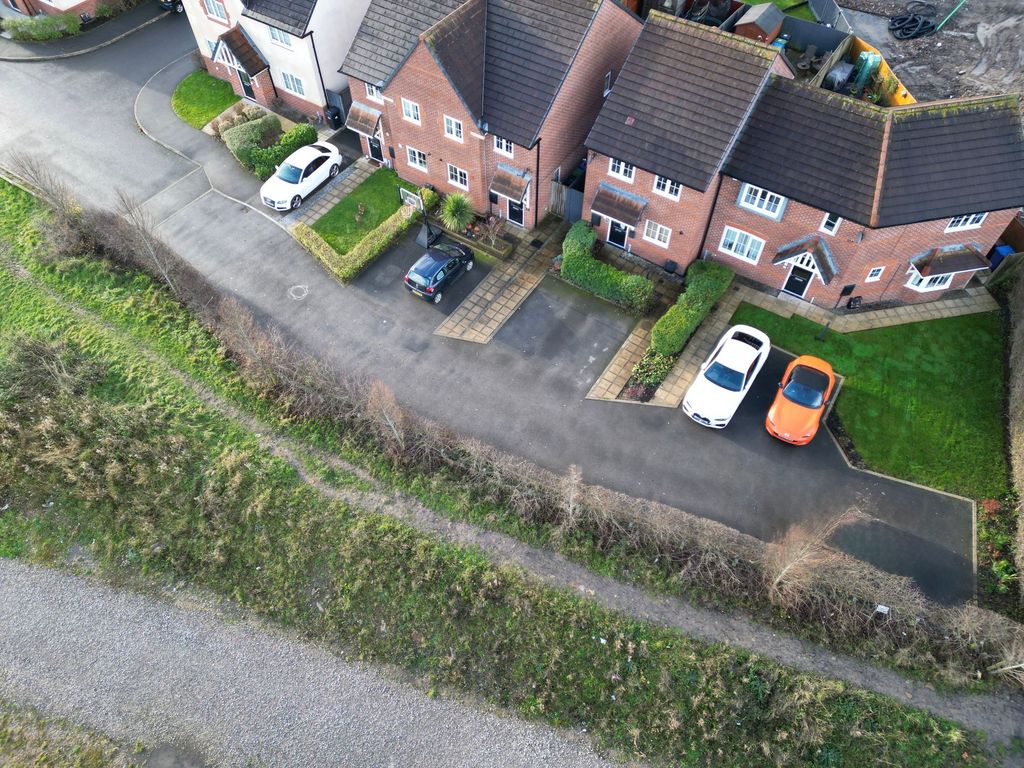 Property photo 2 of 27