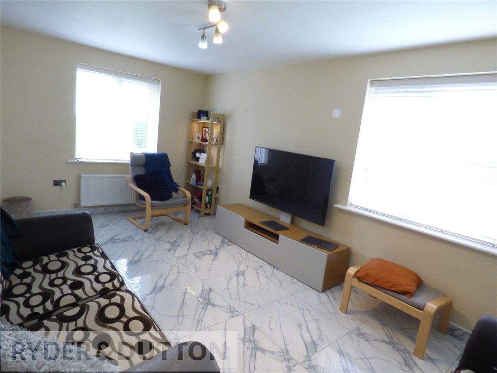 Property photo 3 of 22 Lounge