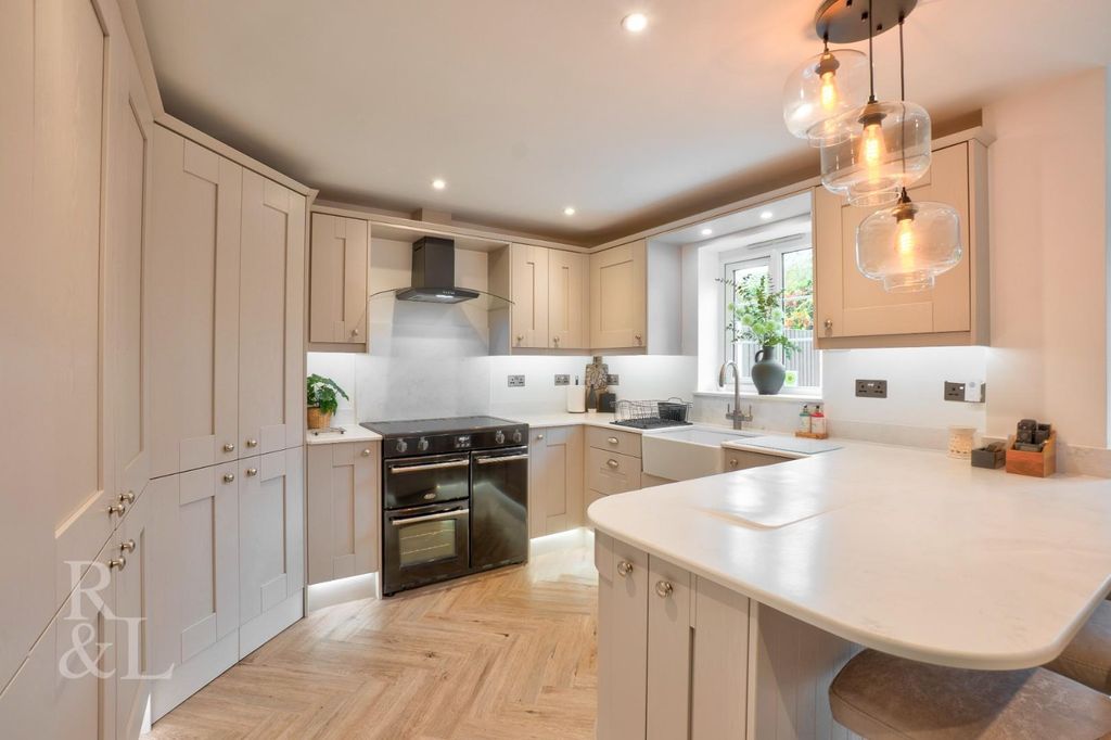 Property photo 3 of 43 19 Westminster Drive (7).Jpg