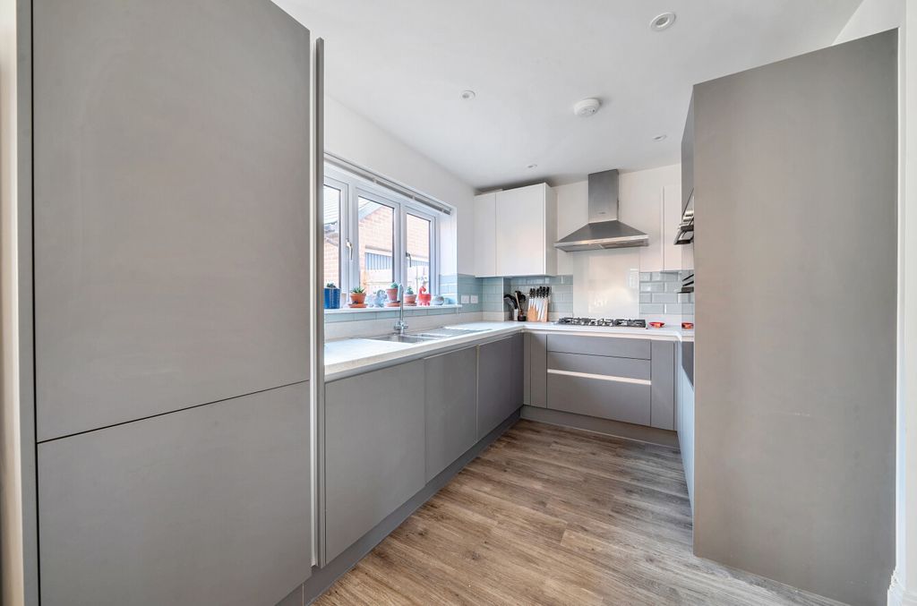 Property photo 3 of 22 1439427-16-69d54d...