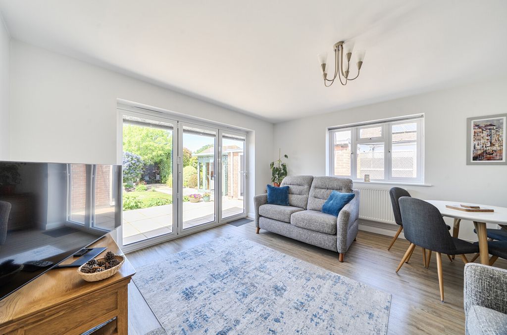 Property photo 3 of 20 1465264-12-6A118d...
