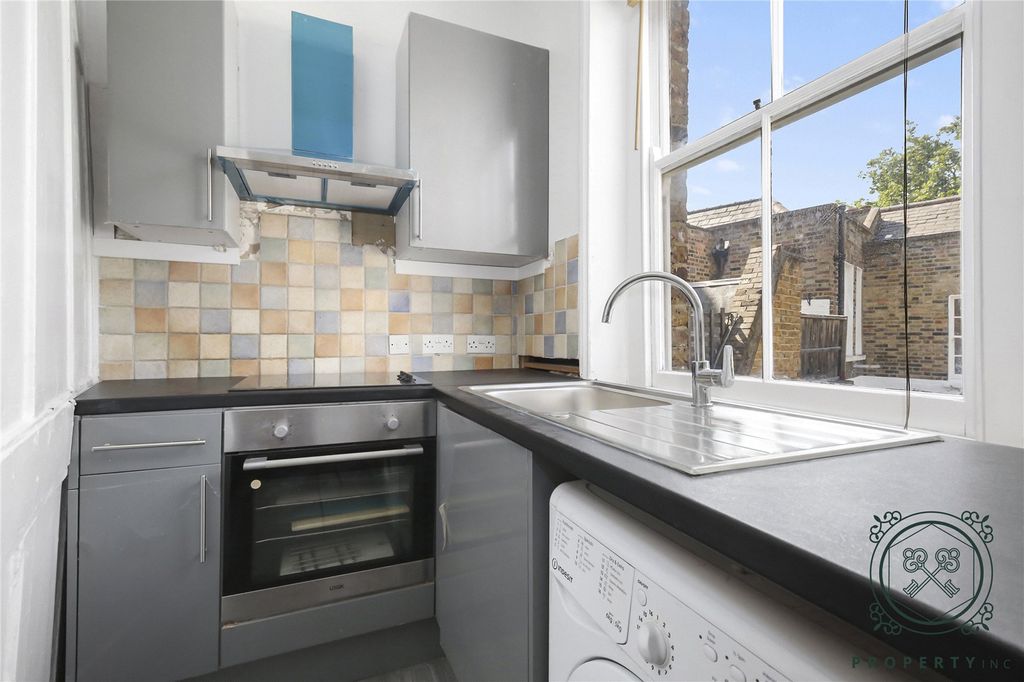 Property photo 3 of 12 Kitchen