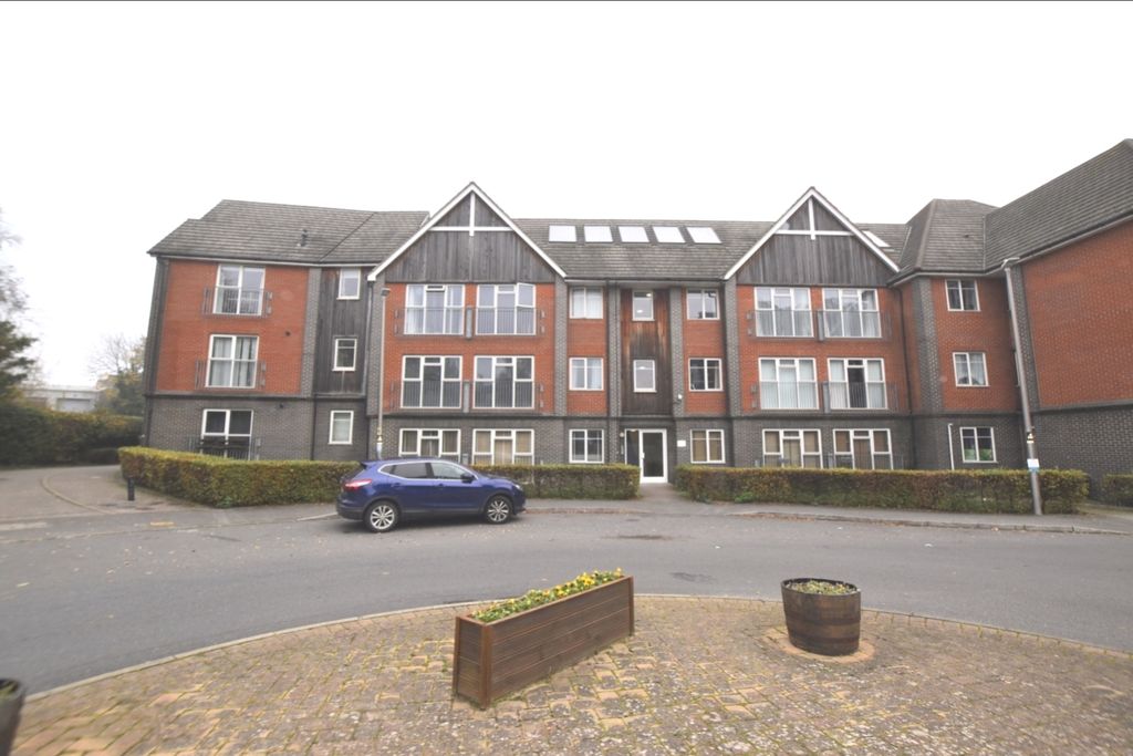 Property photo 1 of 11 Flat 5 Sandpiper House Front