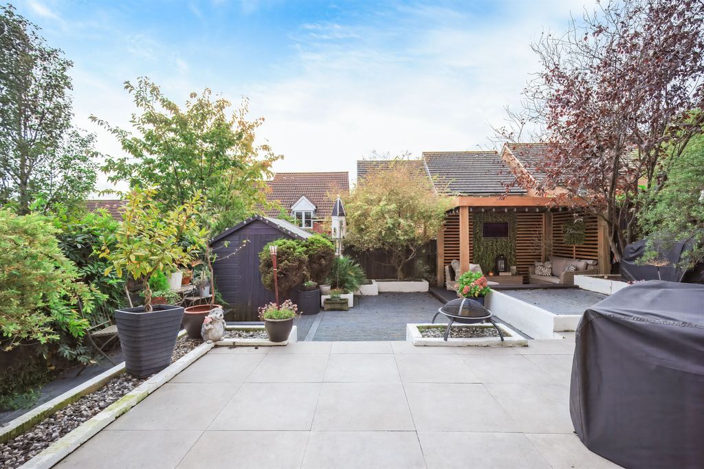 Property photo 2 of 32
