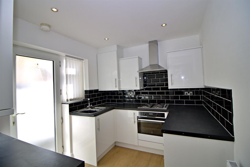 Property photo 2 of 9 Kitchen.Jpg