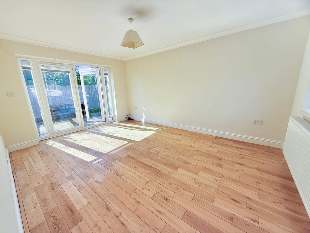 Property photo 2 of 16 Living Room