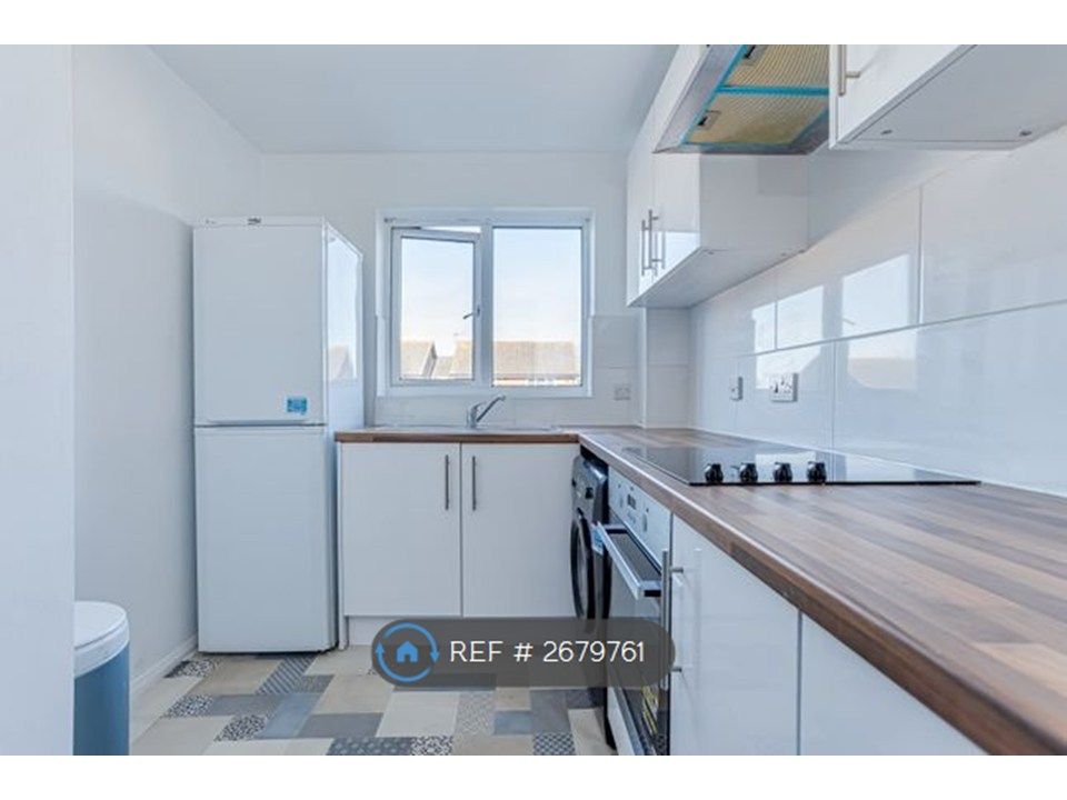 Property photo 3 of 7 Kitchen