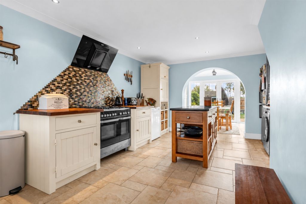 Property photo 3 of 24 Kitchen