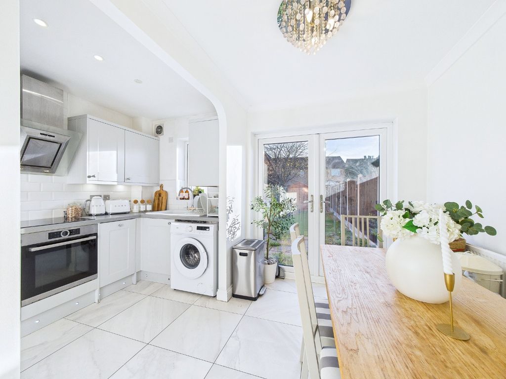 Property photo 2 of 17 4688153