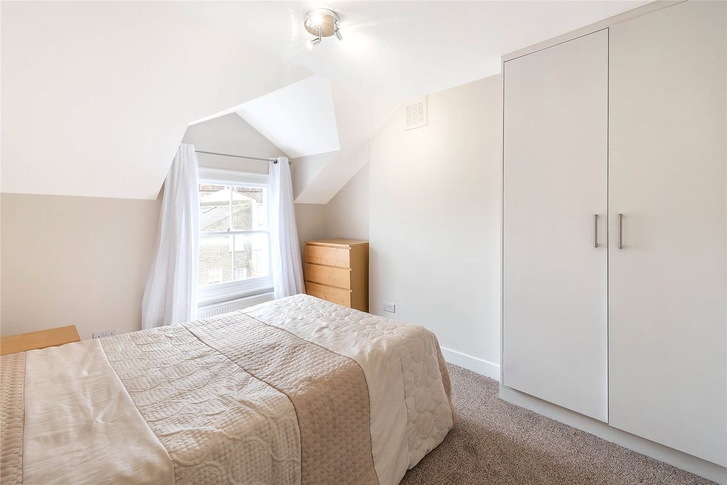 Property photo 3 of 7 Bedroom