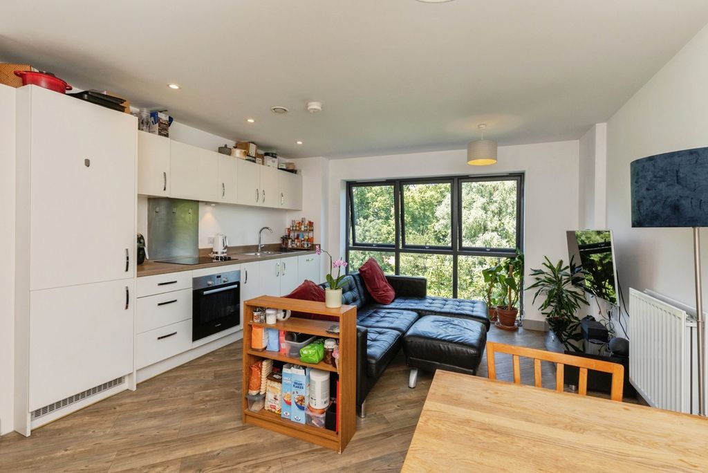 Property photo 3 of 20 Pbox-Img.Jpg