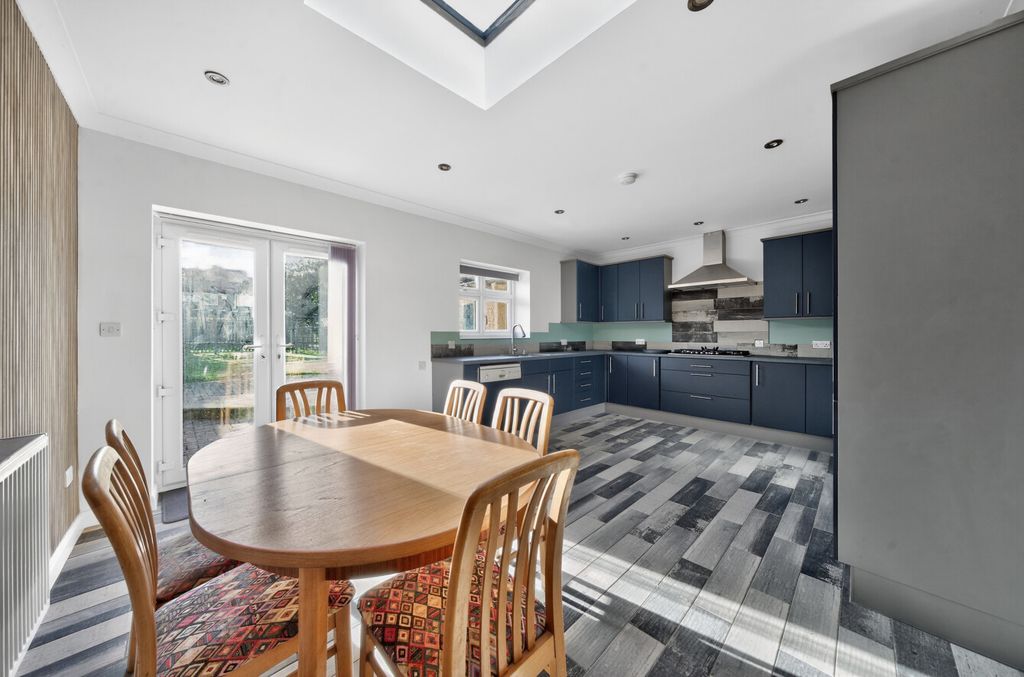 Property photo 3 of 24 1435856-11-69c563...