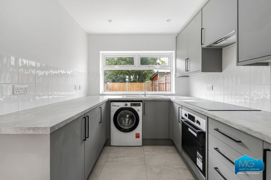 Property photo 1 of 19 Picture No. 05