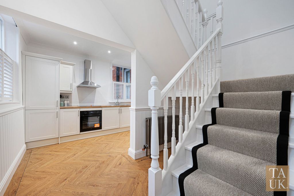 Property photo 3 of 25