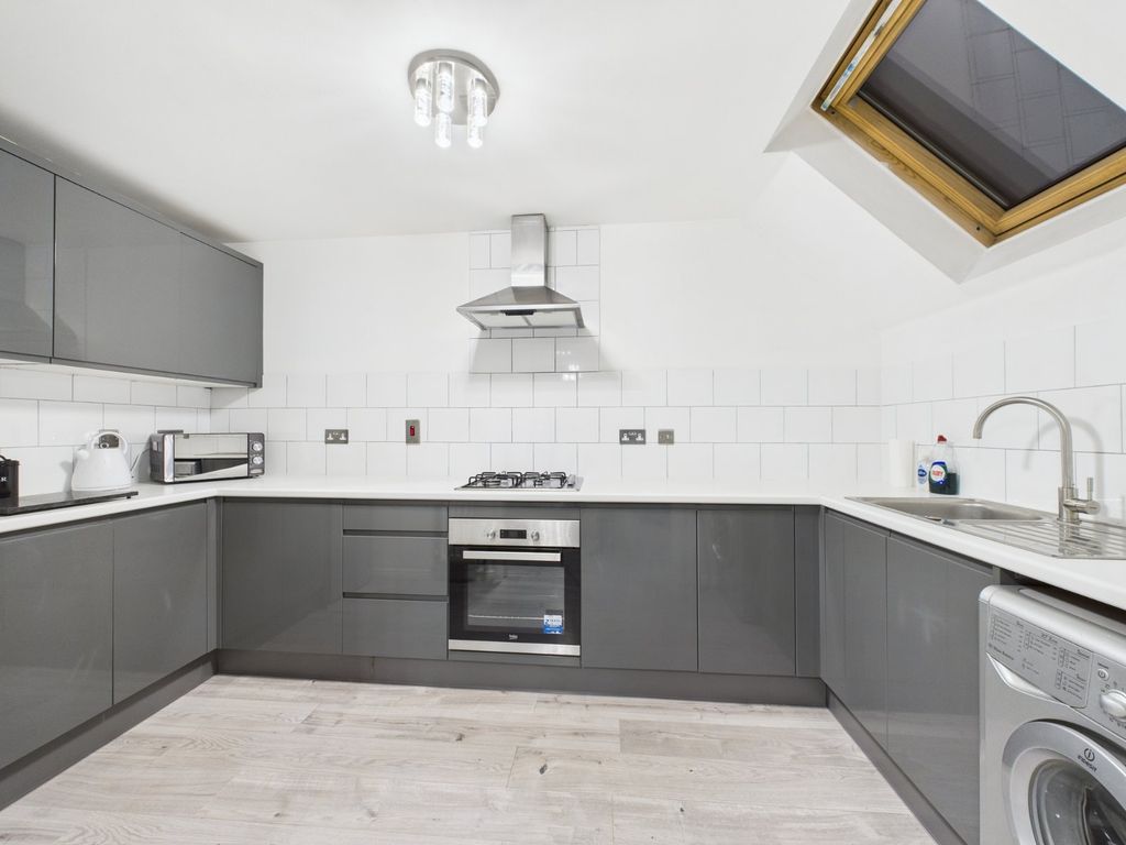 Property photo 3 of 8 Kitchen