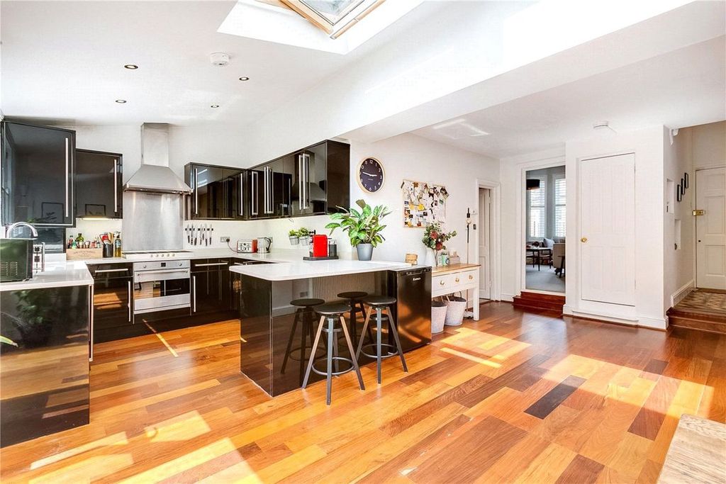 Property photo 2 of 6