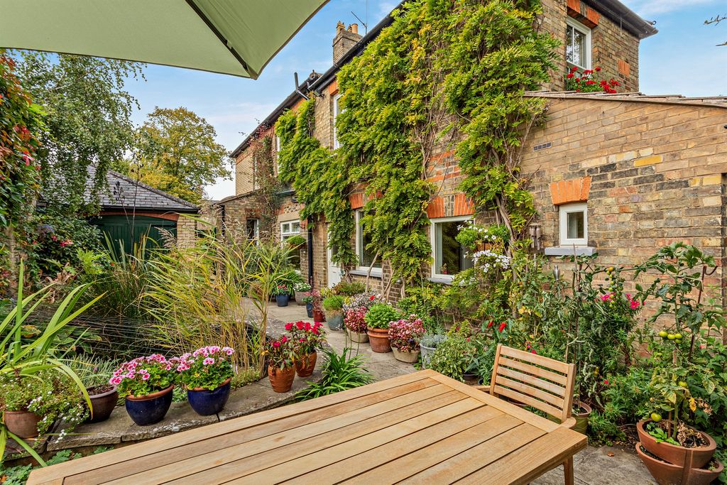 Property photo 2 of 24