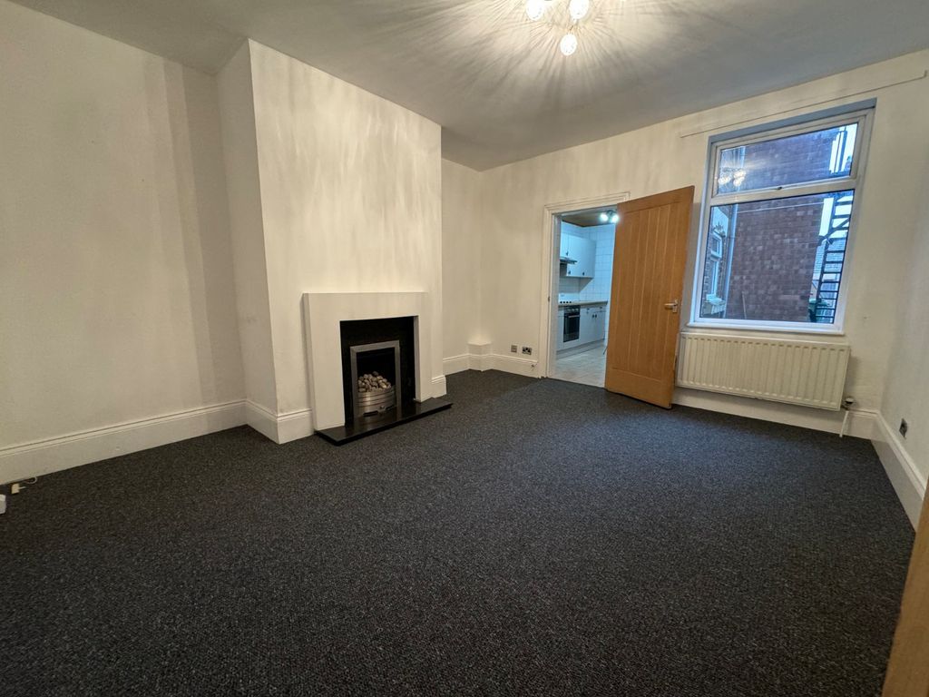 Property photo 2 of 7 Living Room