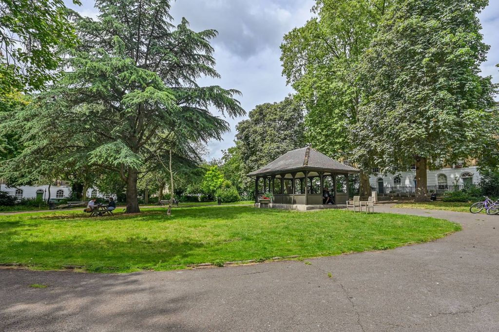 Property photo 1 of 31