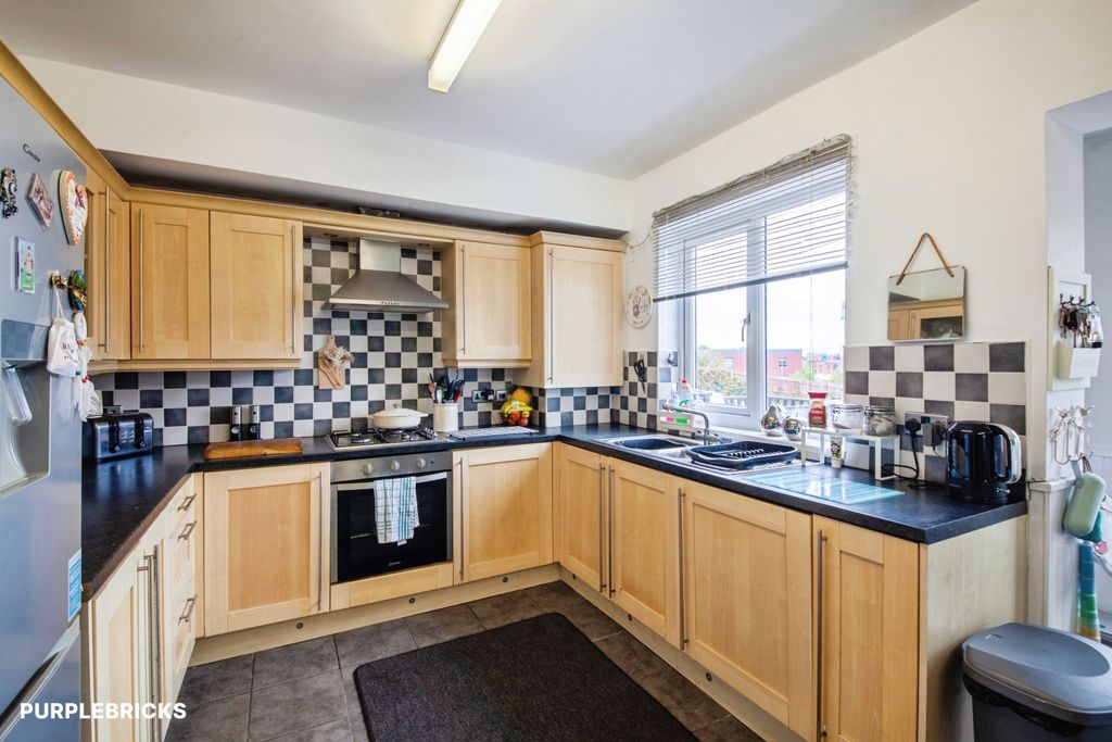 Property photo 2 of 30