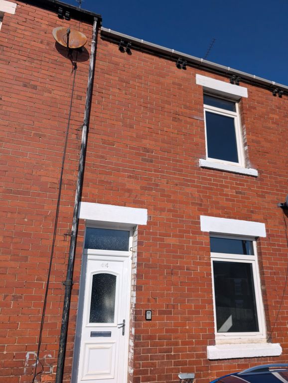 Property photo 1 of 8 2 Bed Terraced House To Rent Stavordale Street, Seaham Sr7