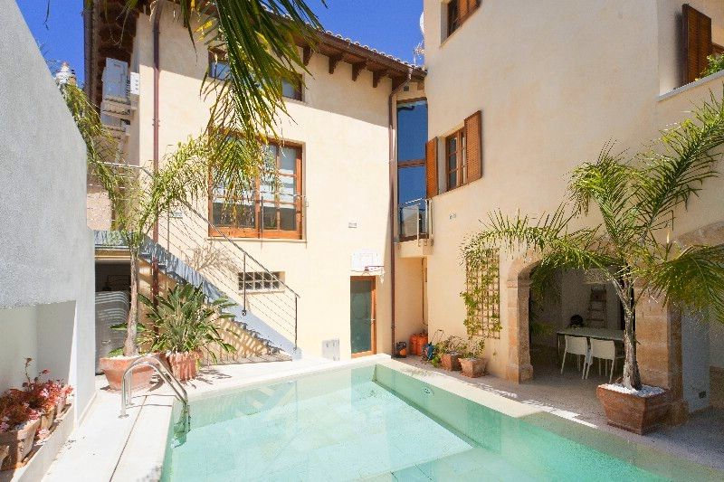 Property photo 1 of 20 Swimming Pool