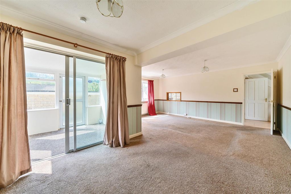 Property photo 3 of 16 Sitting Room