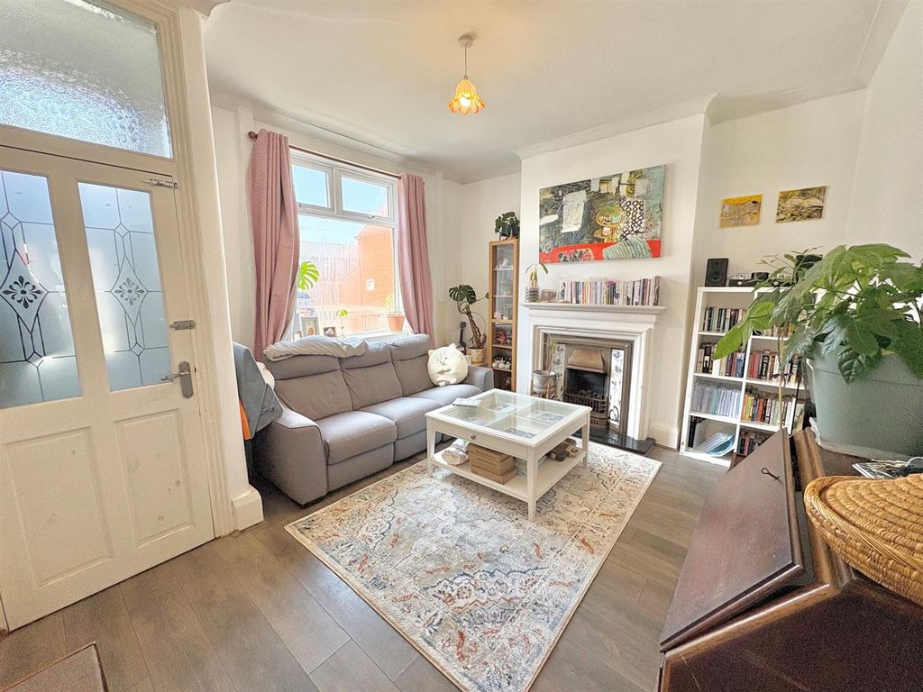 Property photo 2 of 11 Lounge.Jpg