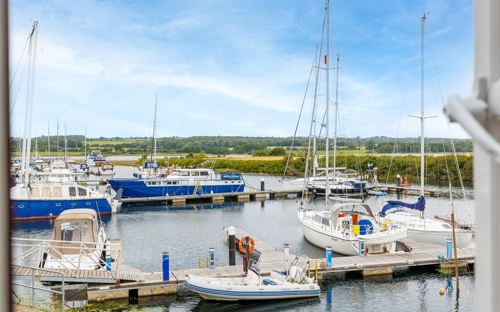 Property photo 1 of 34