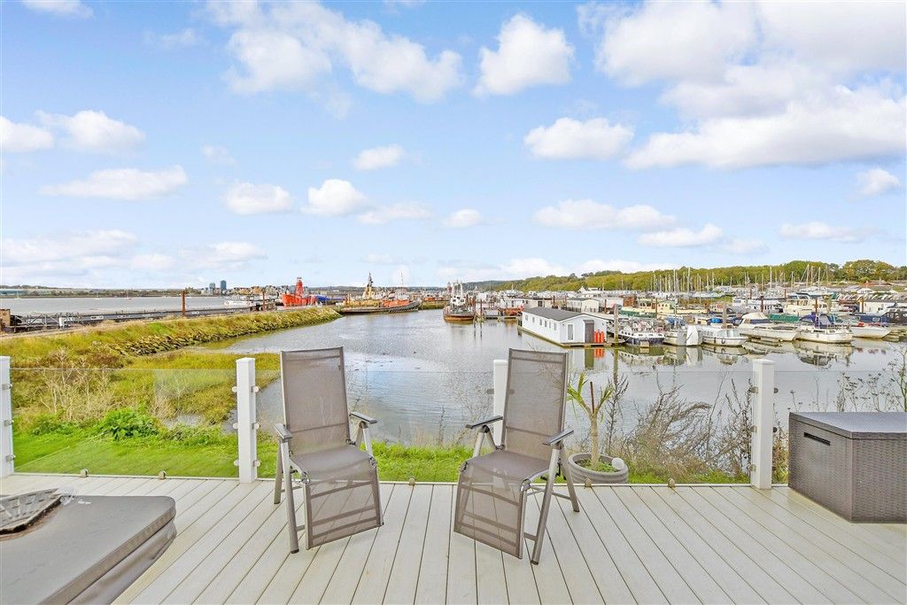 Property photo 1 of 14 Balcony / Terrace