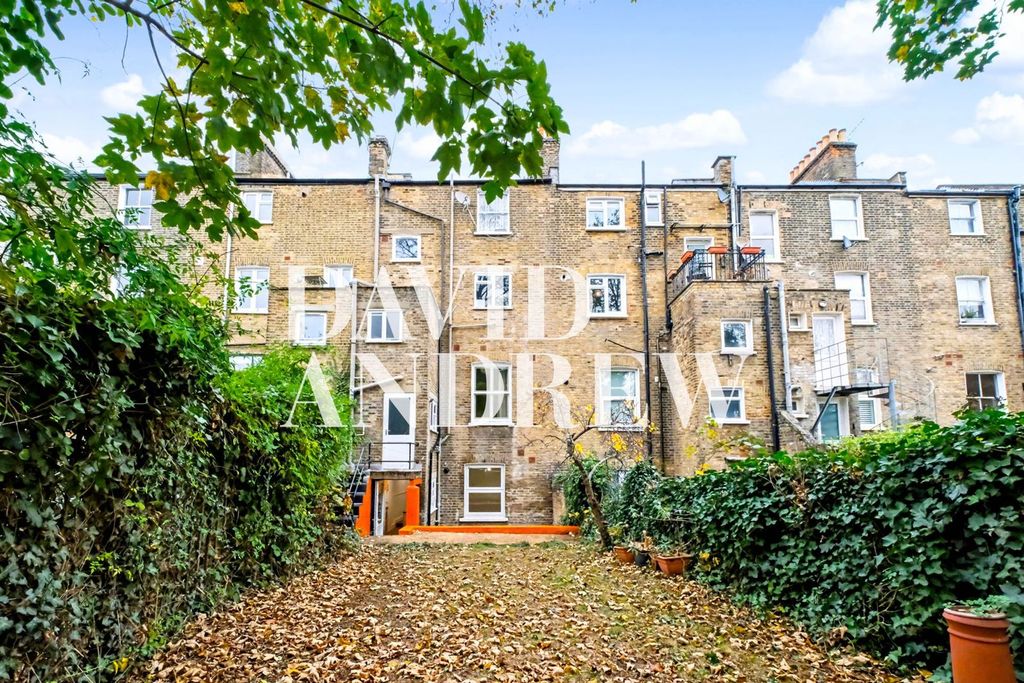 Property photo 2 of 12 Communal Garden