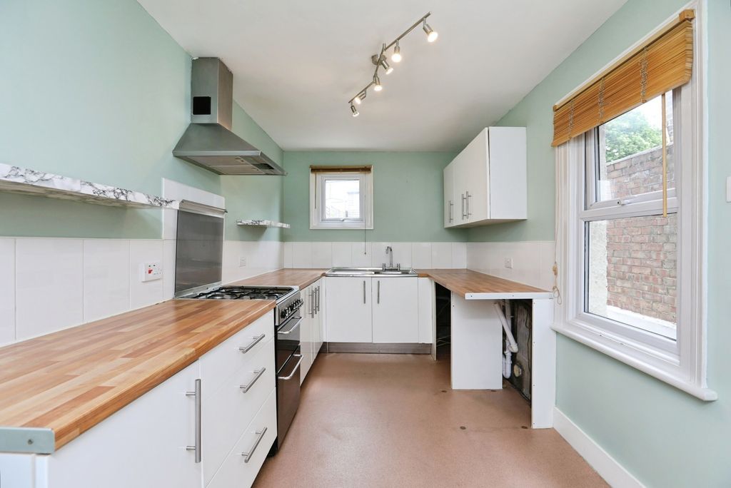 Property photo 1 of 17 Kitchen