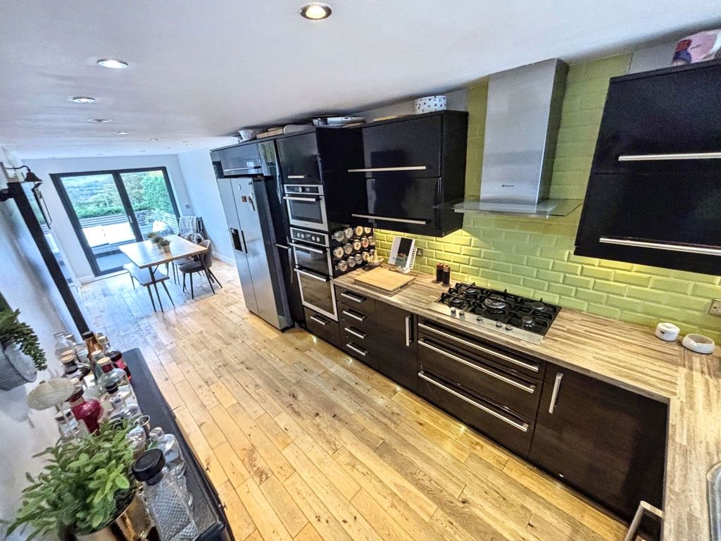 Property photo 3 of 30